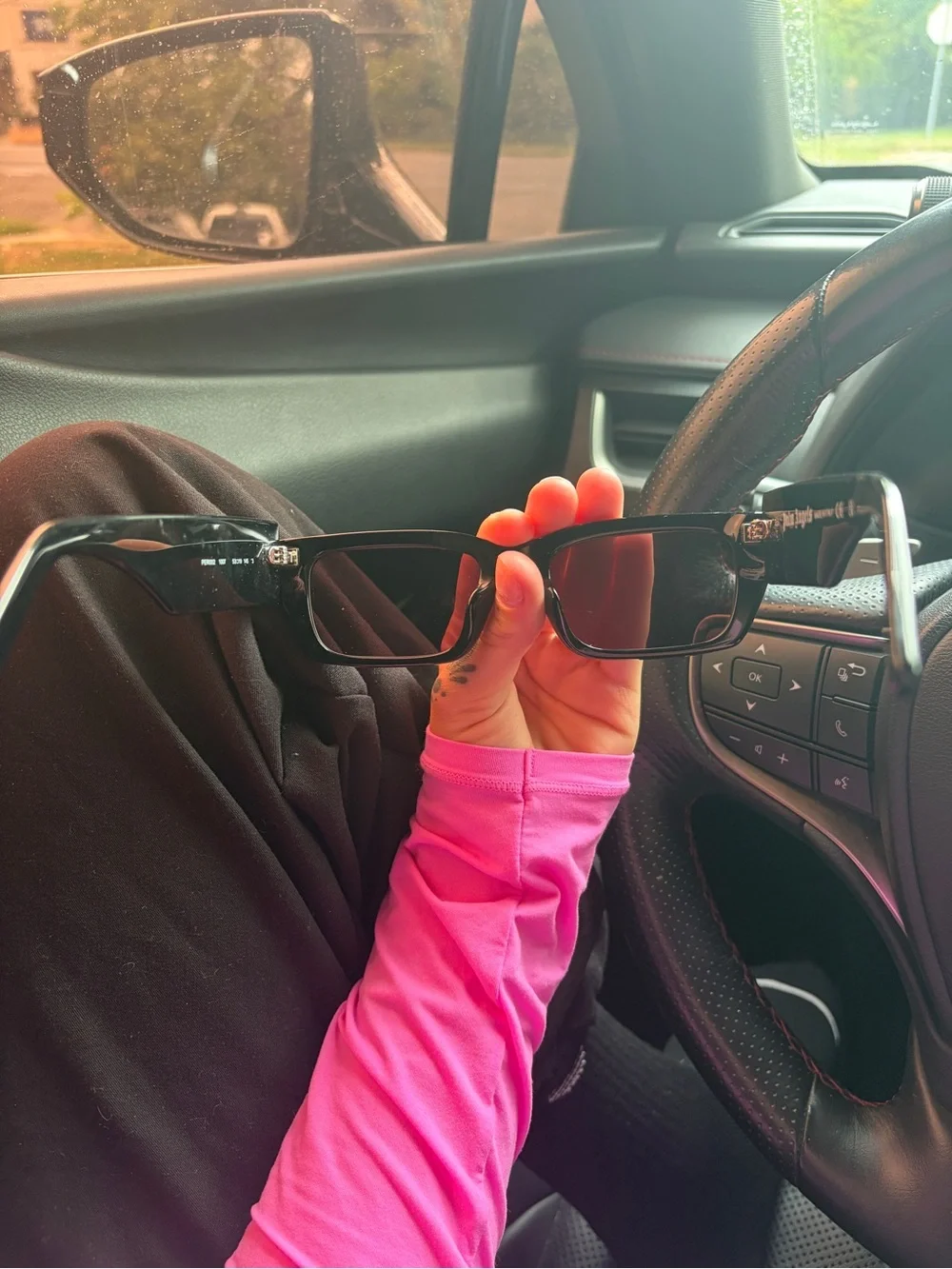 N/A black sunglasses